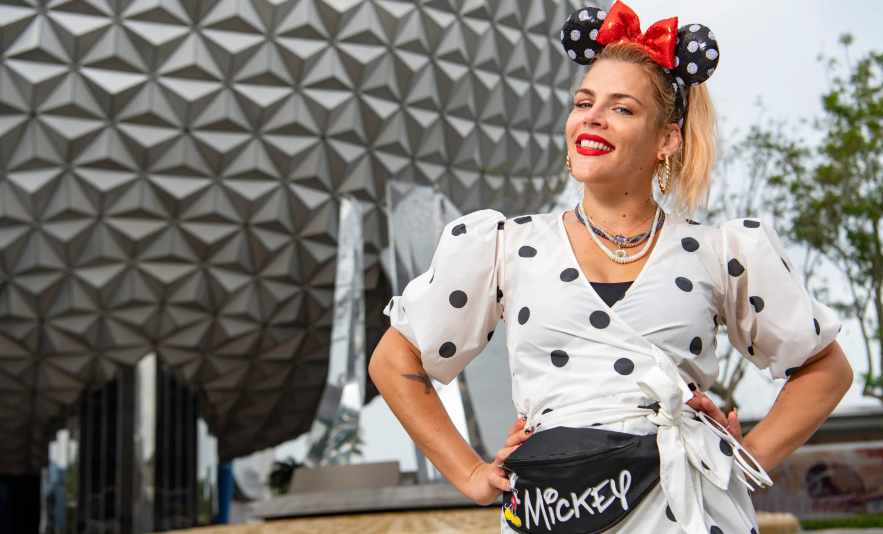 Actress Busy Philipps Visits Walt Disney World | Chip and Company
