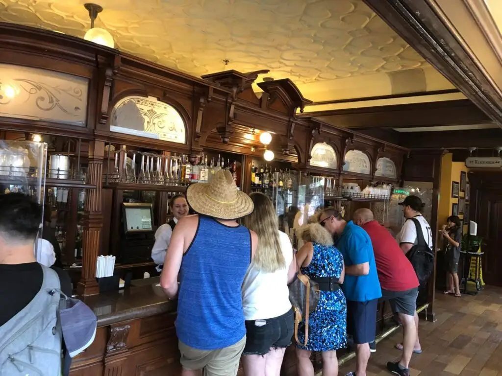Social Distancing Markers removed for Epcot's Rose & Crown Pub