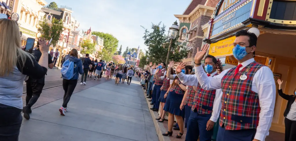 Fully vaccinated Cast Members no longer required to wear face masks outdoors at Disneyland