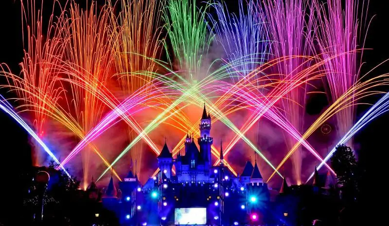 Disneyland extends theme park hours
