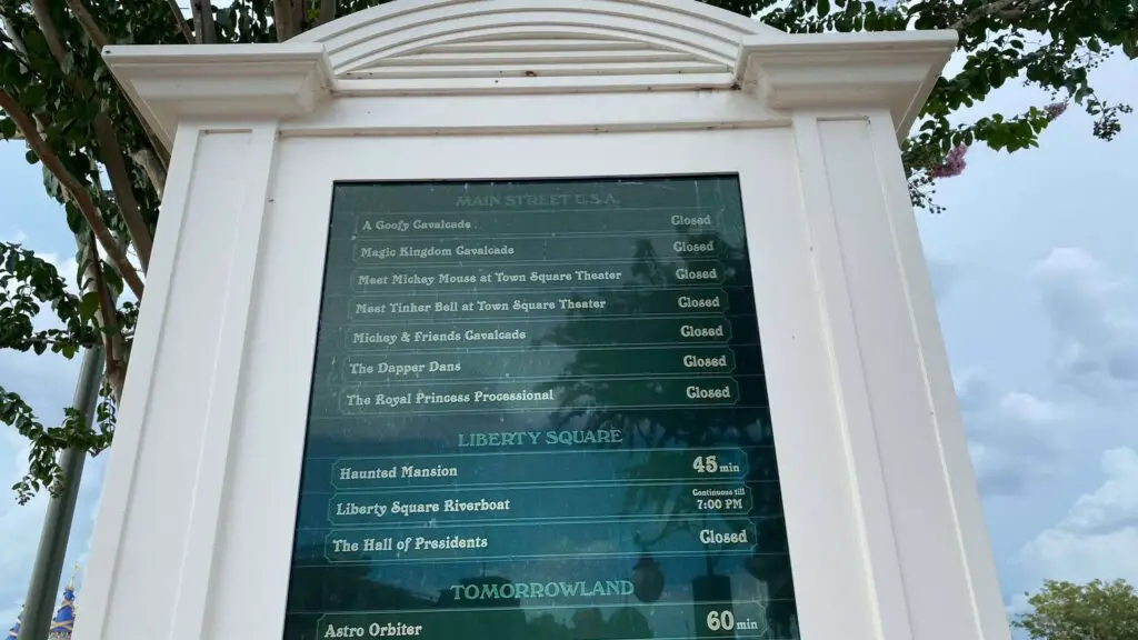 Disney Character Cavalcade Show Times Now Listed on Digital Boards in Magic Kingdom