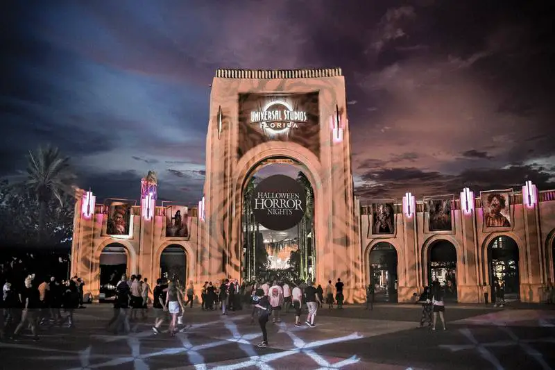 Universal Orlando hoping to fill 2000 open positions for Halloween Horror Nights
