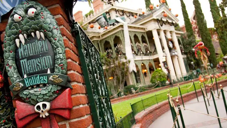 Haunted Mansion Holiday Overlay returning to Disneyland