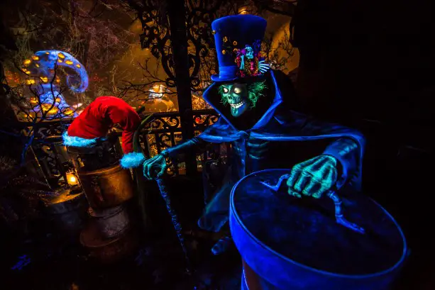 Haunted Mansion Holiday Overlay returning to Disneyland