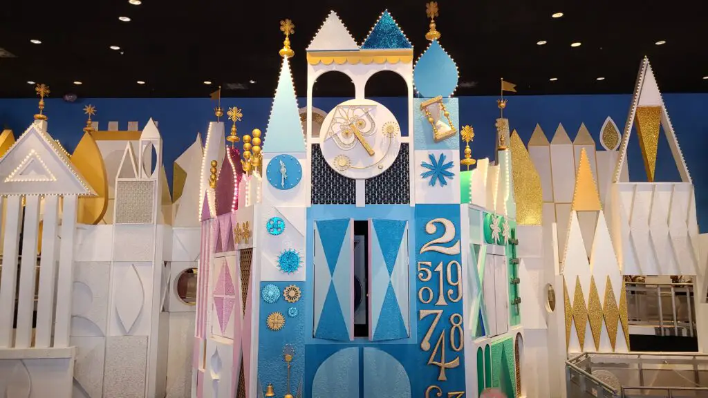 It's a small world clock in the Magic Kingdom