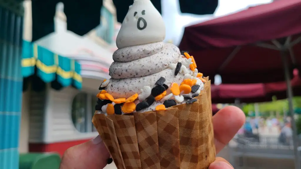 Spooky Ghost Cupcake from Backlot Express