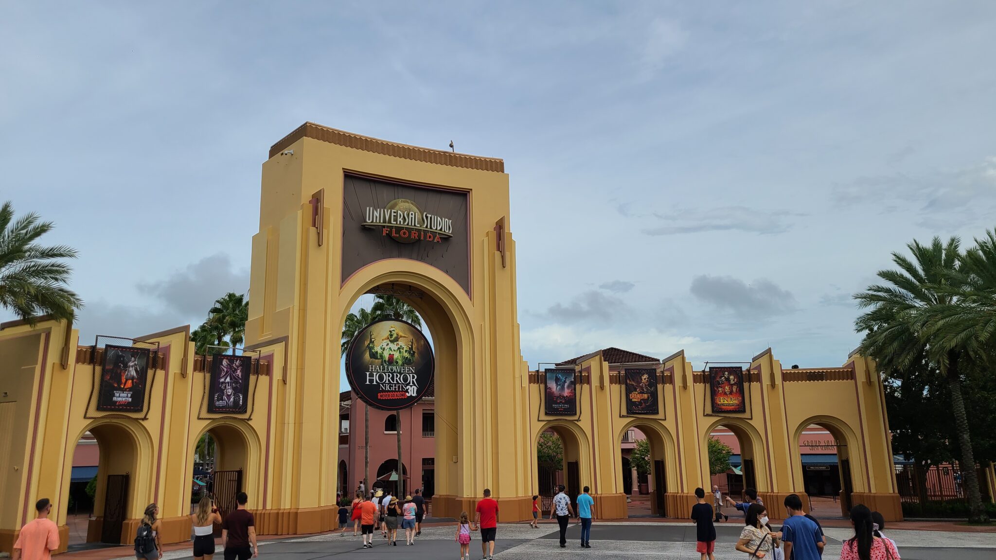 Universal Orlando is hiring for Halloween Horror Nights with a job fair ...