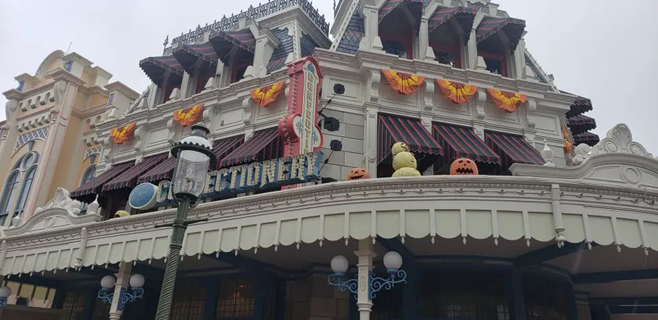 More fall decorations added to the Magic Kingdom