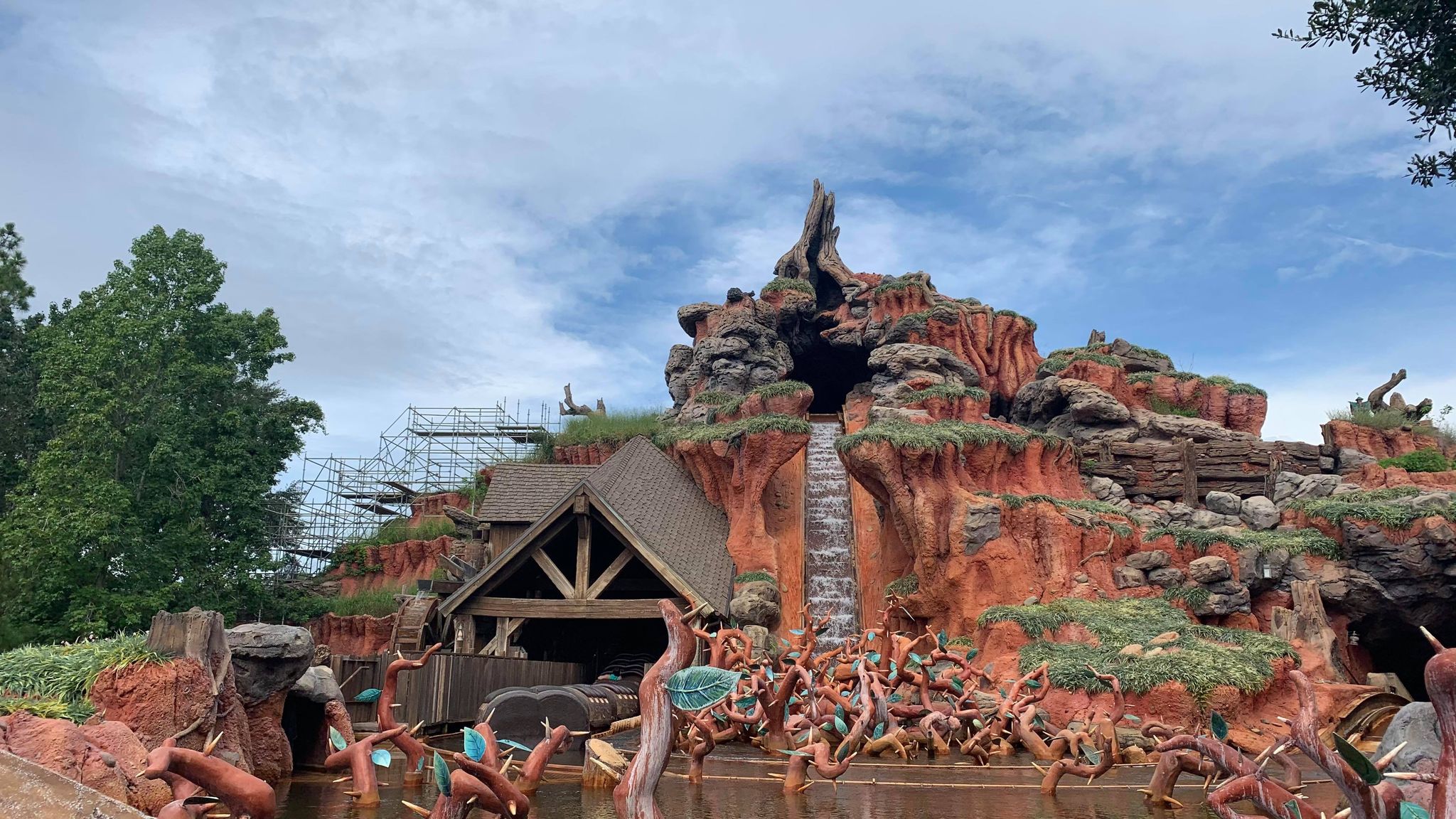 Scaffolding erected on Splash Mountain as crews prepare to work on ...