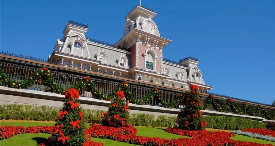 Disney is hiring Holiday Decorators for Walt Disney World