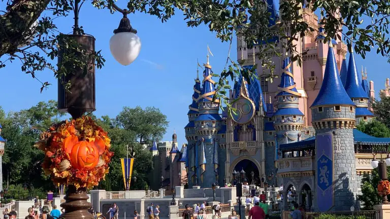 Cast Member Unions in talks with Disney over vaccine requirements