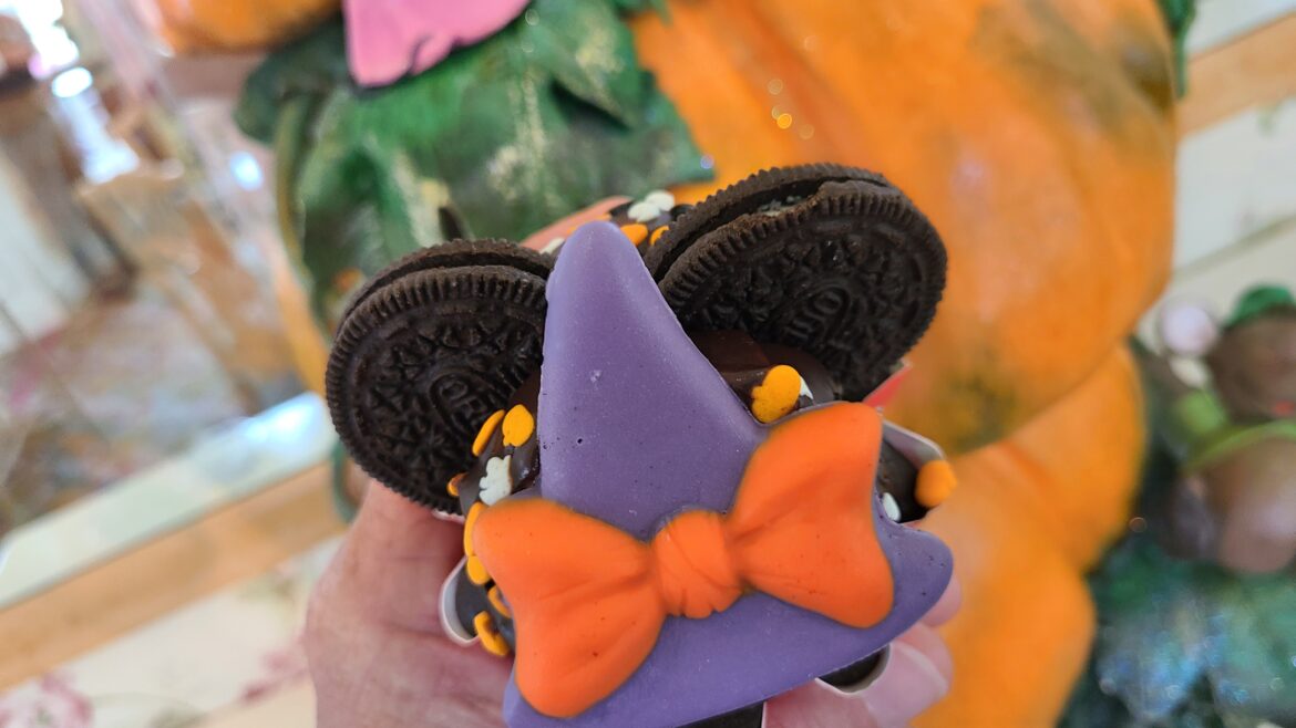 Minnie Halloween Cookie Cupcake at Grand Floridian
