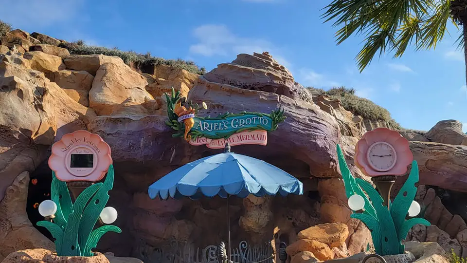 Sign for Ariel’s Grotto Character Meet has been added back!