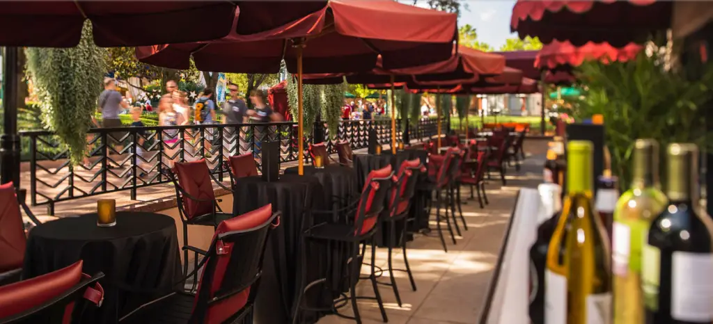 Hollywood Brown Derby Lounge is now open - no reservation needed!