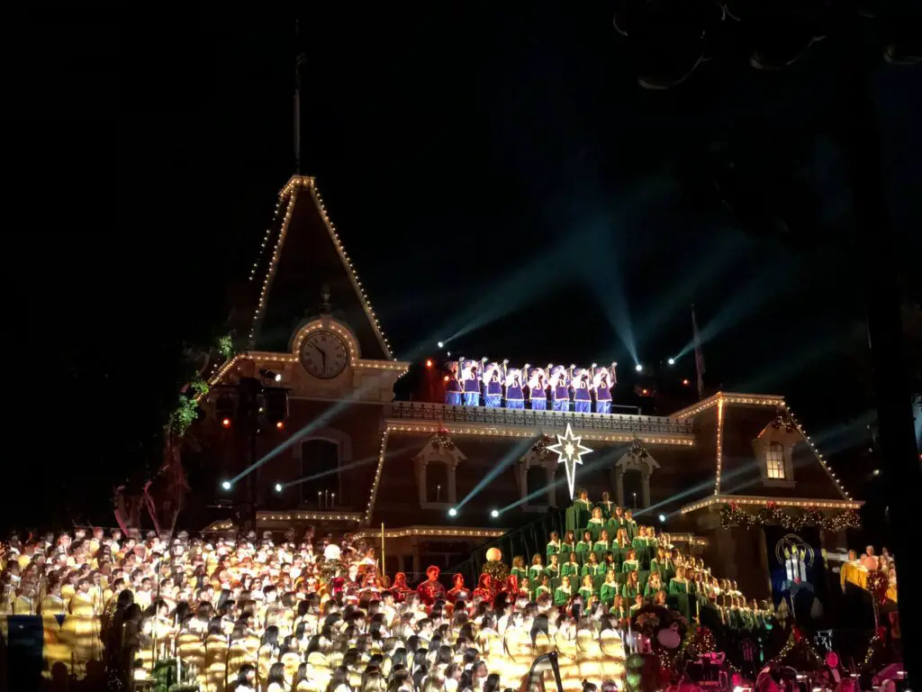 Candlelight Processional could return to Disneyland this Holiday season