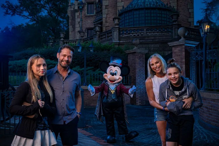 Jason Priestley and his family visit the Haunted Mansion at Walt Disney World