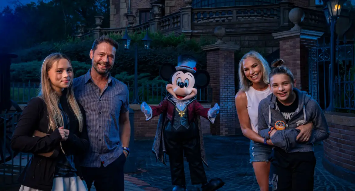 Jason Priestley and his family visit the Haunted Mansion at Walt Disney World