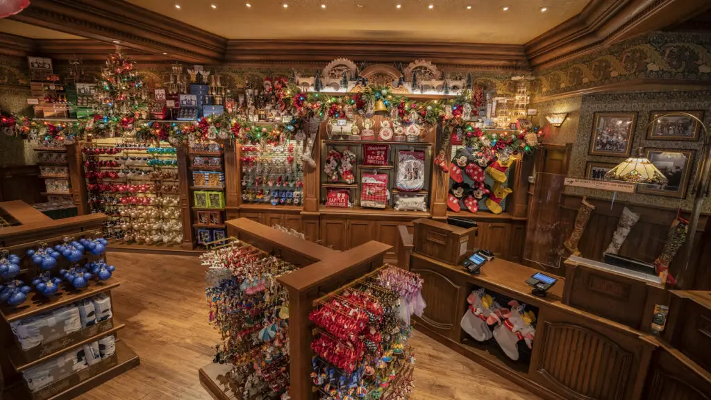 All new Plaza Point Holiday Store now open in Disneyland