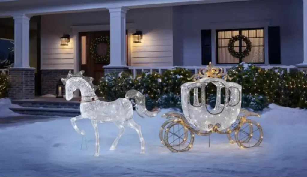 This Cinderella Inspired Holiday Carriage is the Perfect Holiday Decoration for Your Yard!