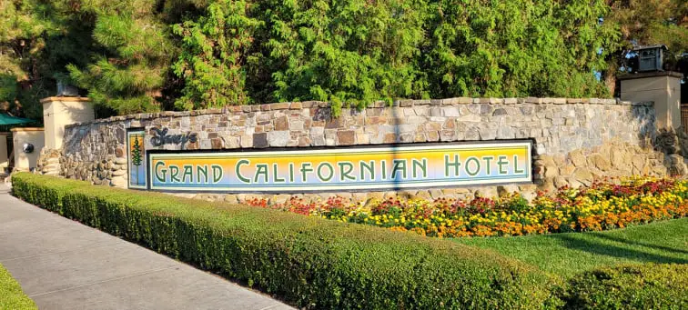 Disneyland Resort Hotels raise parking rates