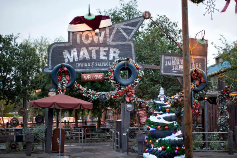 Holiday Magic Returns to Disneyland through January 9th, 2022