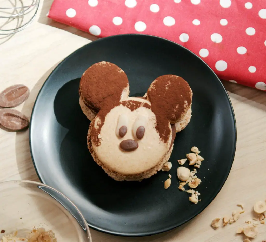 Adorable Mickey Shaped Macaroon With Milk Chocolate And Hazelnut Recipe!