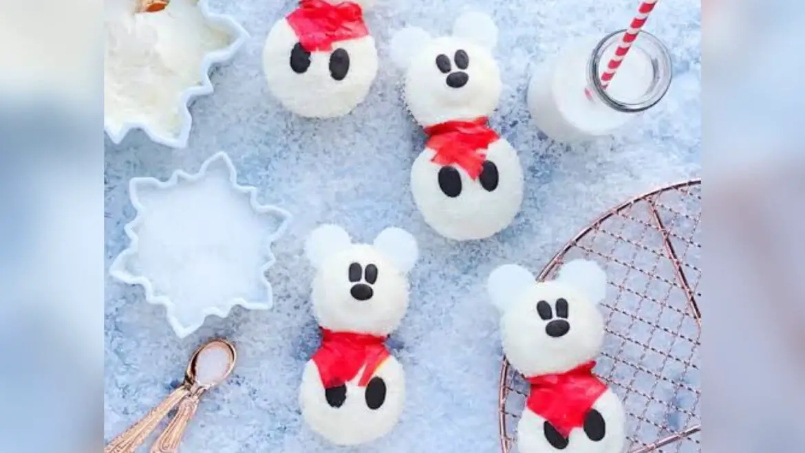 Adorable Mickey Snowman Cupcakes To Bake This Christmas!
