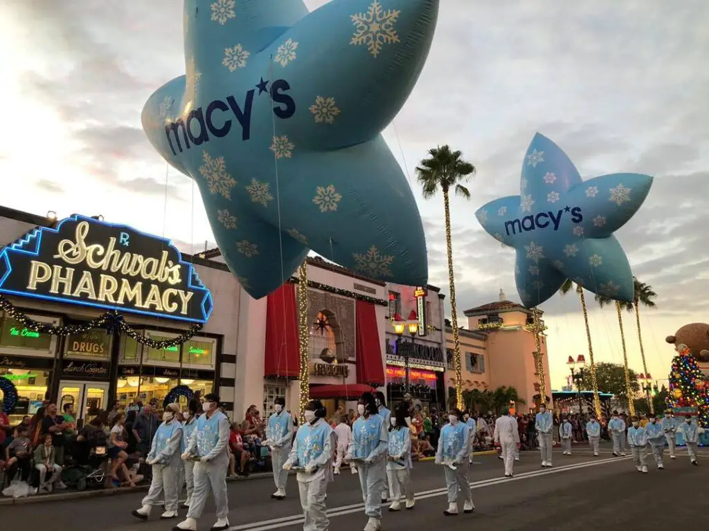 Macy's Holiday Parade returns to Universal Orlando
