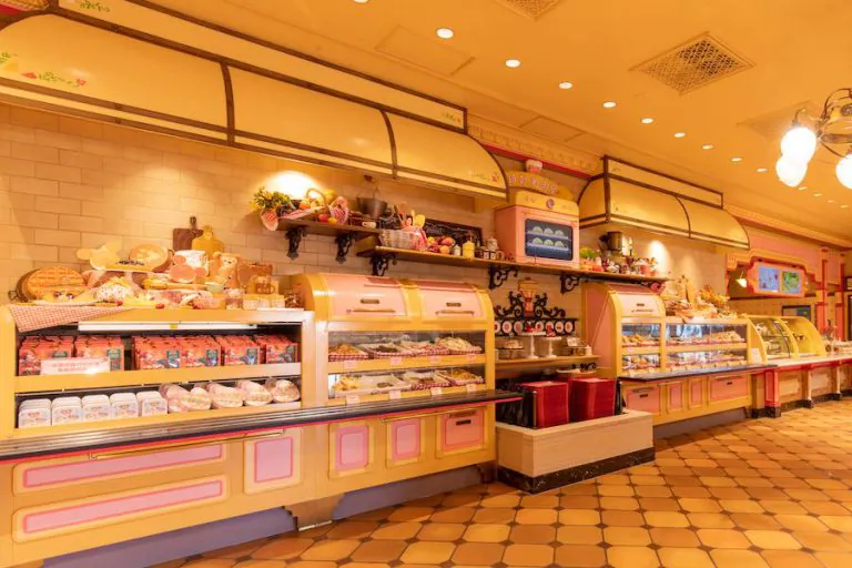 CookieAnn Bakery Café Now Open at Shanghai Disneyland