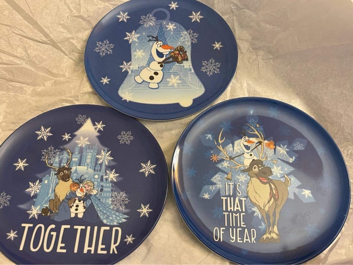 Prizes for Olaf’s Scavenger Hunt in EPCOT are finally here! Chip and