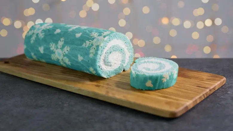 Sweet Mickey Snowflake Roll Cake Recipe To Have This Christmas!