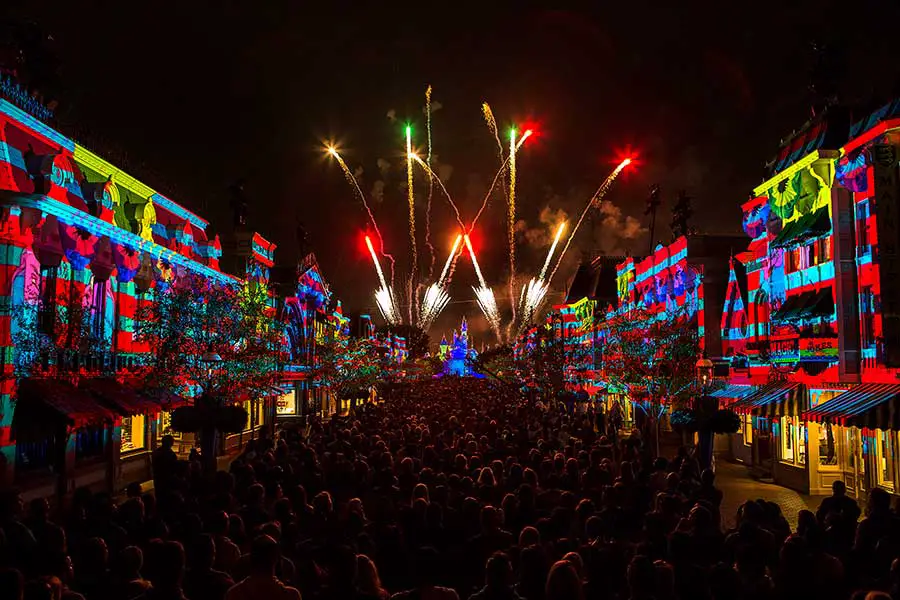 Disneyland Forever fireworks spectacular returning in Spring of 2022!