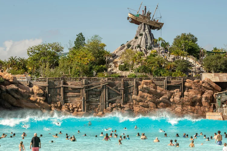 Disney's Typhoon Lagoon closed for the 2nd day in a row