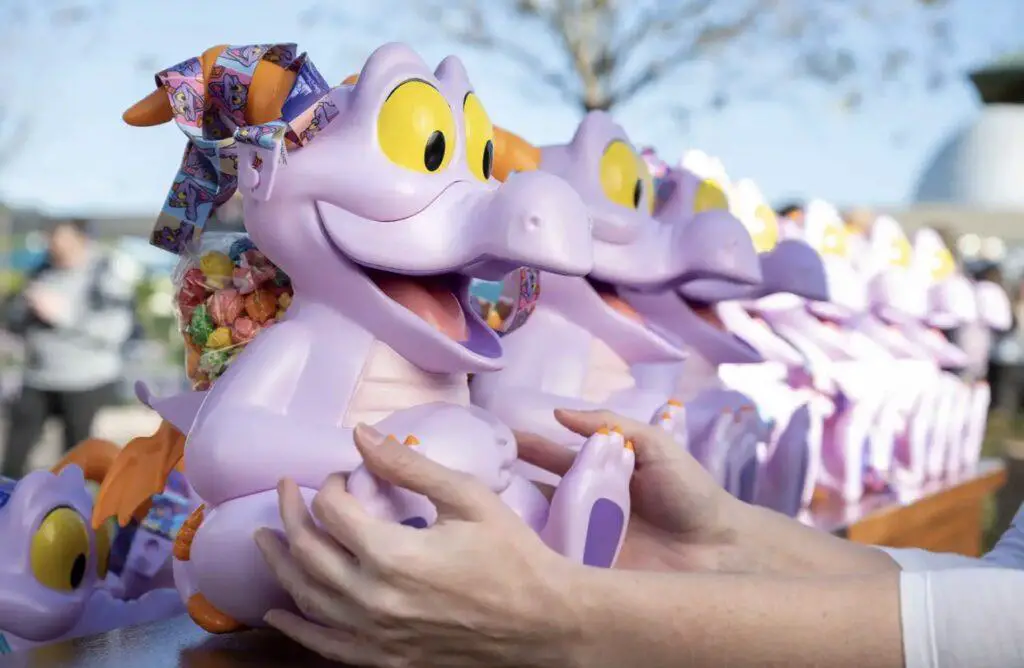 Local Orlando Baker makes this amazing Figment Cake