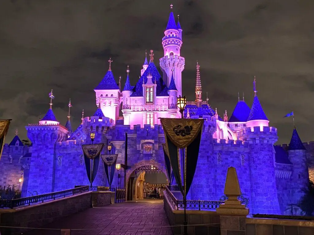 Recent Crime Report for Disneyland shows Bomb threat, animal cruelty and vandalism