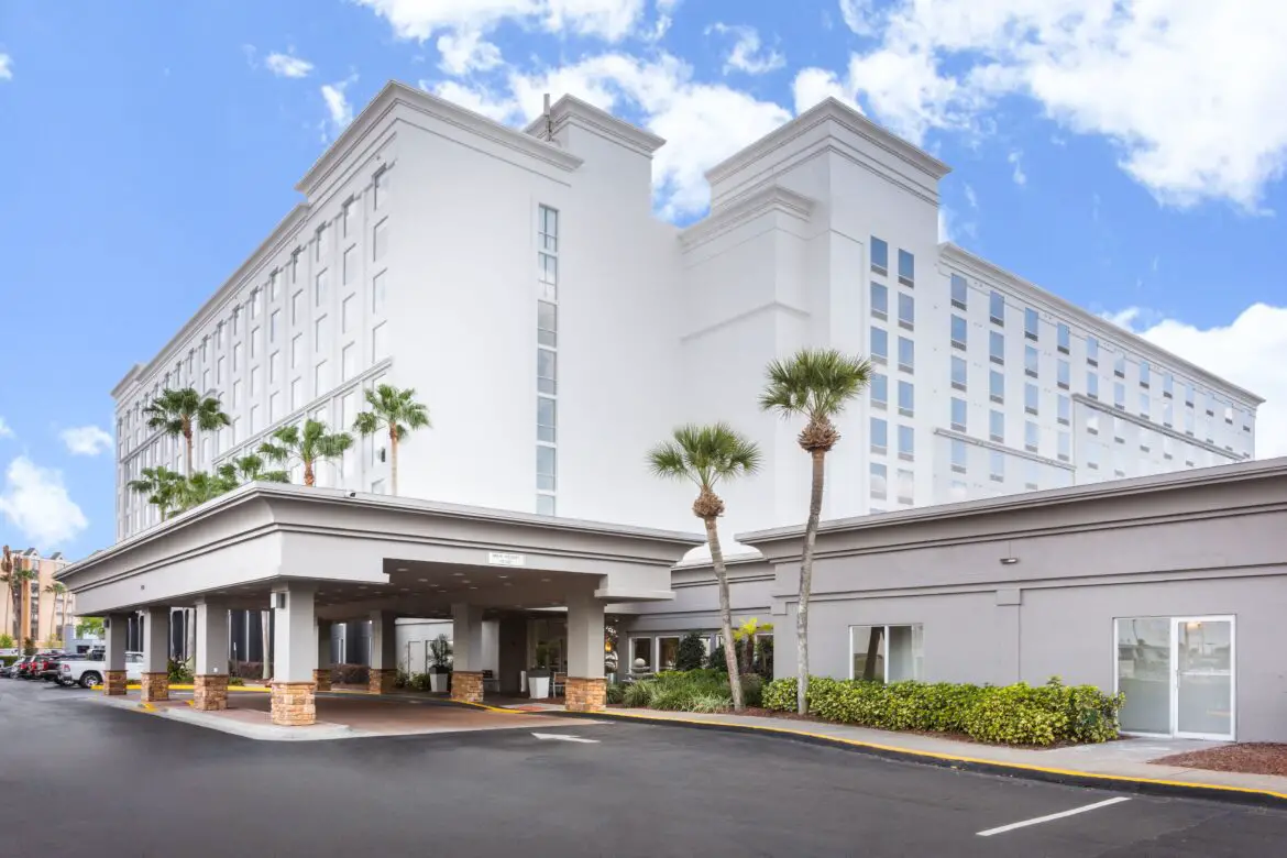 Holiday Inn & Suites Across From Universal Orlando offers the Paw-fect Family Destination