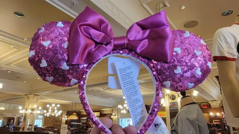 Love Is In The Air With The Fetching Pink Heart Minnie Ears