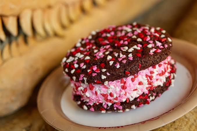 Recreate This Valentine Ice Cream Sandwich From Animal Kingdom At Home!