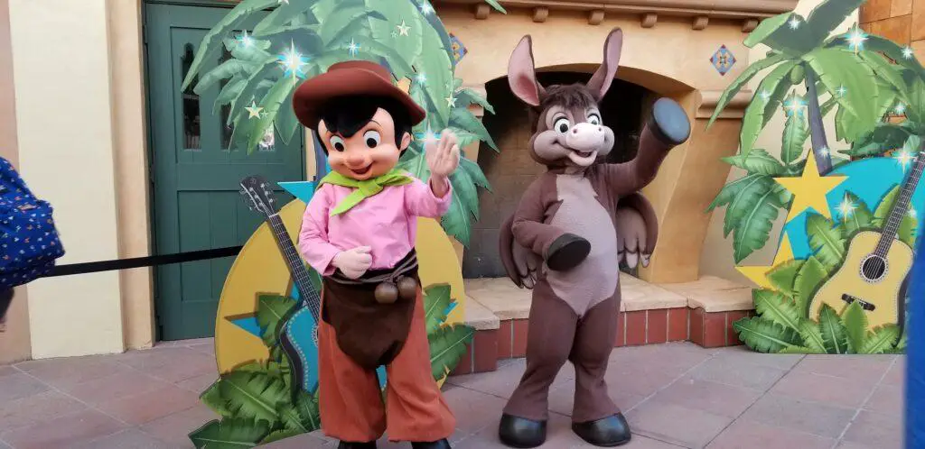 Guests able to get up close to their favorite characters at Disneyland Paris