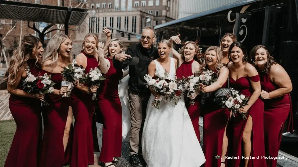 Tom Hanks photobombs bridal party in Downtown Pittsburgh