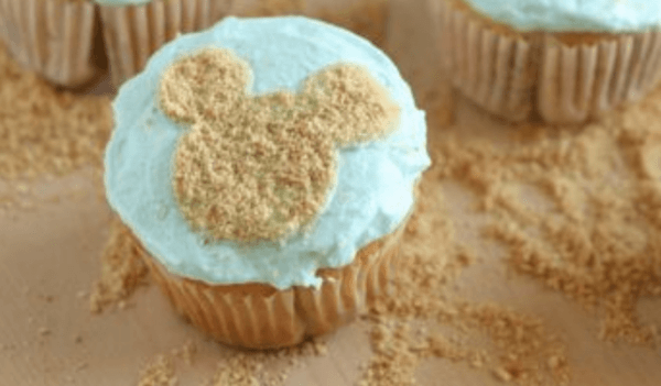 Mickey Mouse beach cupcakes