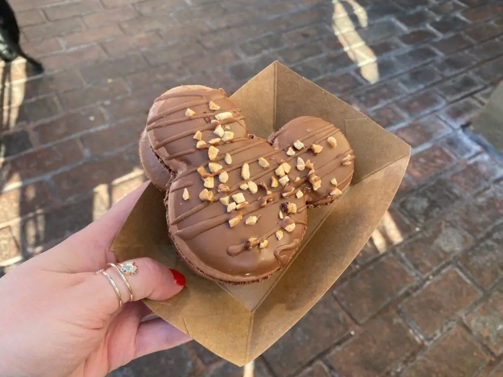 Snickers Mickey Macaron from Disney's Food & Wine Festival is delicious and totally shareable