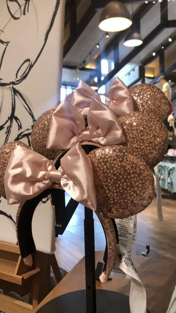 Rose Gold Minnie Mouse Ear Display