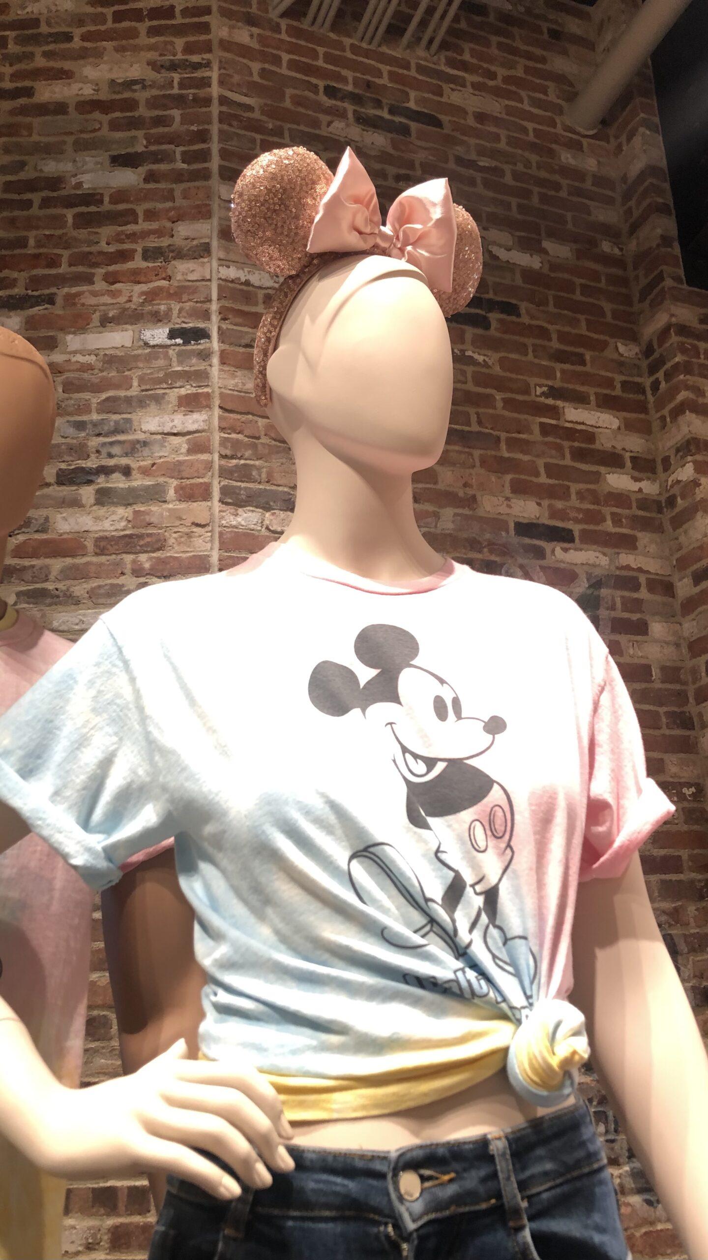 Mannequin modeling Minnie Ears