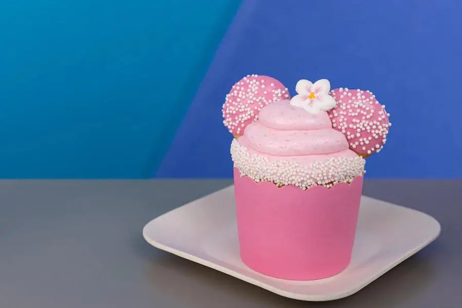 Adorable Strawberry Bliss Cupcake To Celebrate Mother’s Day!