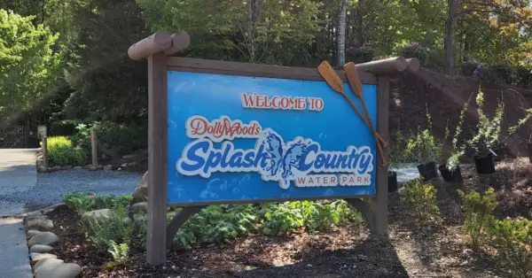 Dollywood-Splash-Country