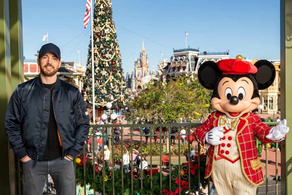 Internet having fun with Chris Evans over Hilarious Disney Park Photos