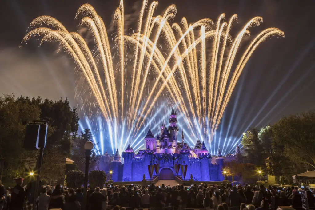 Nighttime Spectaculars are returning to Disneyland Resort for the Holidays