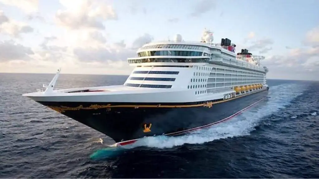 Disney Dream leaves Port Canaveral and heads to it's new home port in Miami