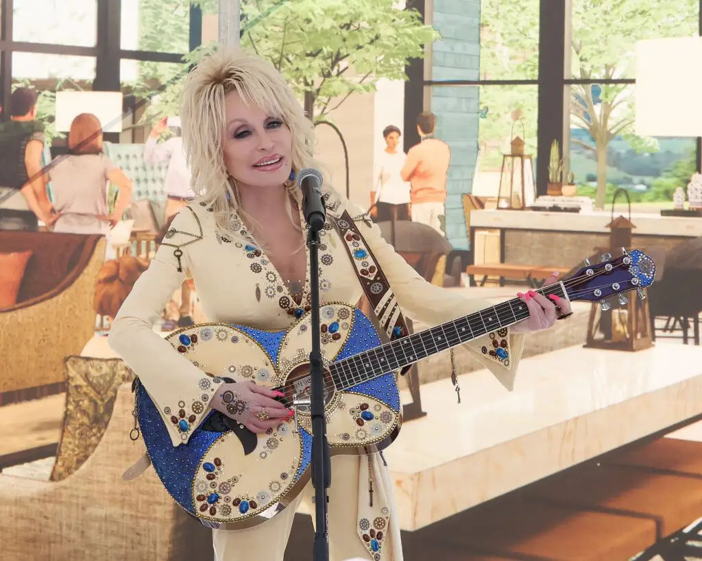 Dolly Parton visits the construction site of Dollywood’s HeartSong Lodge & Resort